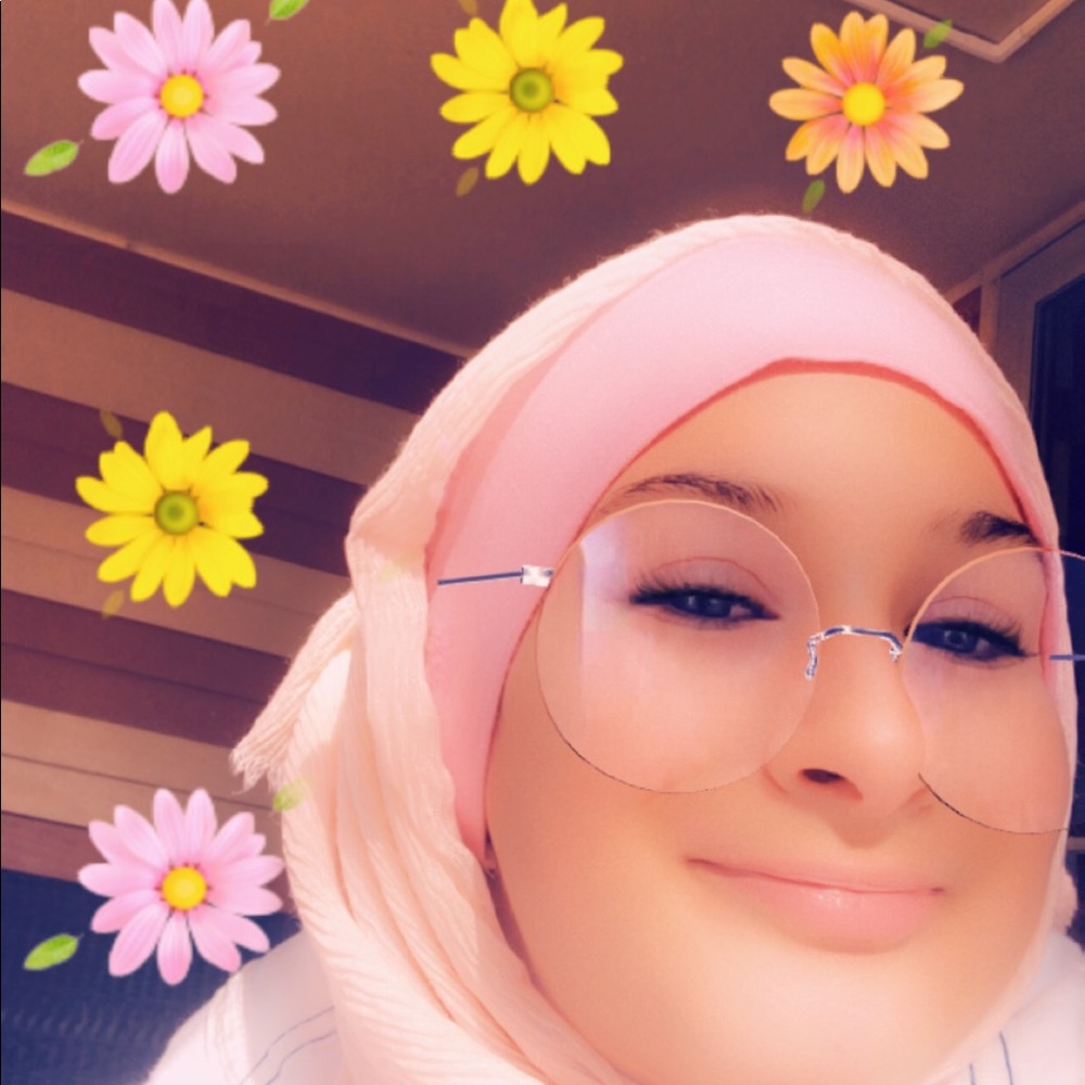 Meet your Posher, Hala